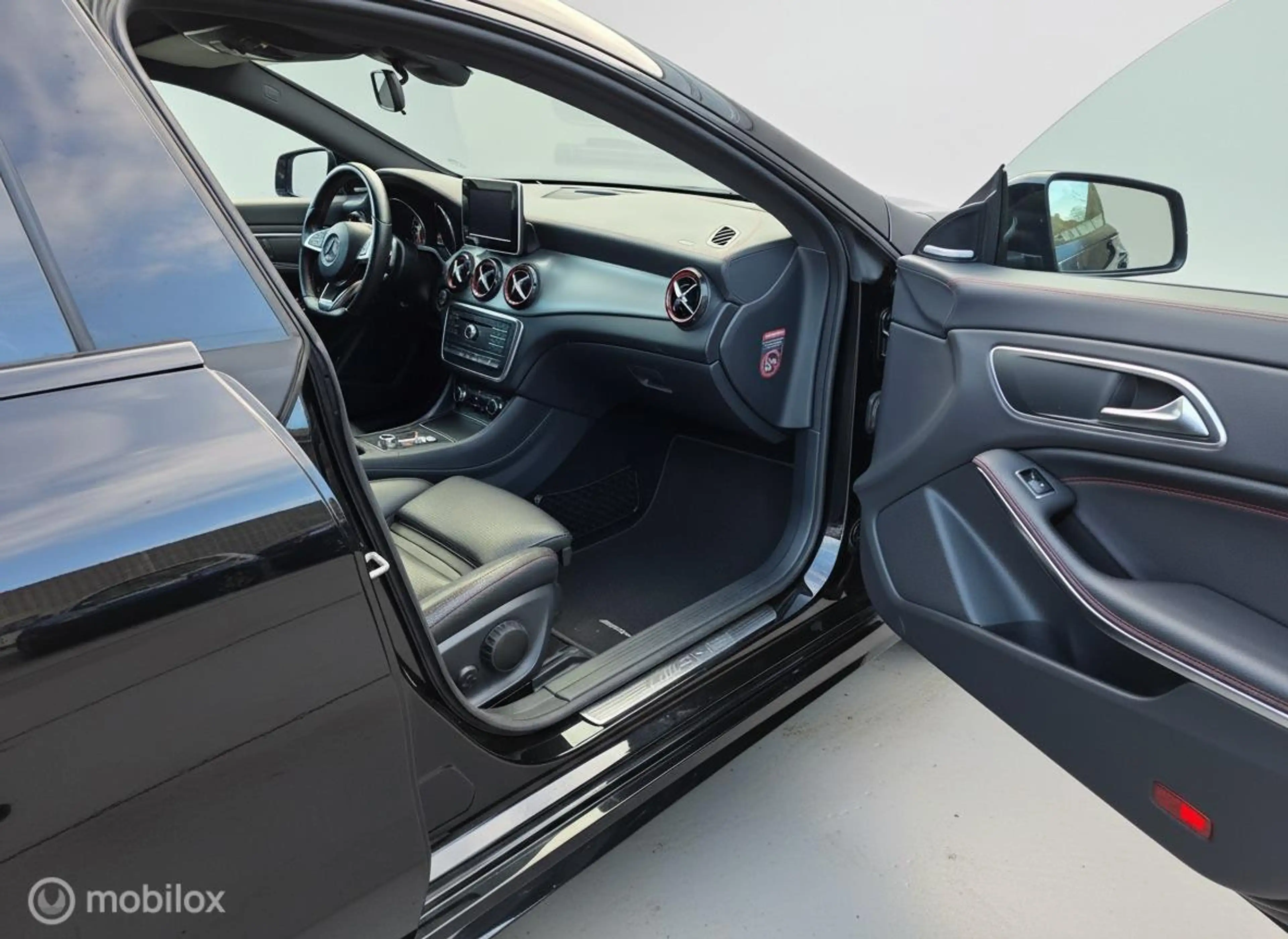Mercedes-Benz CLA 45 AMG 4MATIC — photo 16