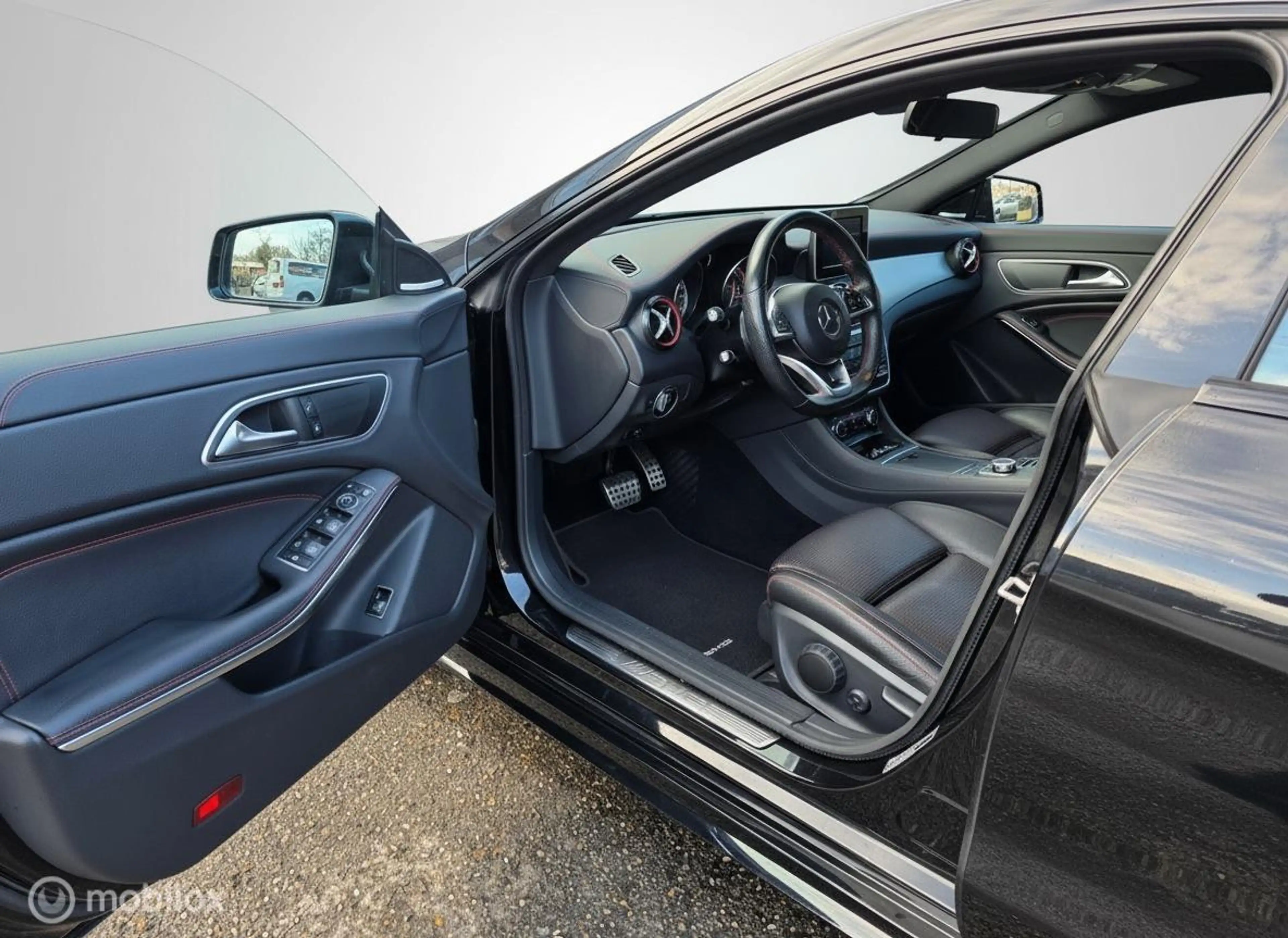 Mercedes-Benz CLA 45 AMG 4MATIC — photo 10