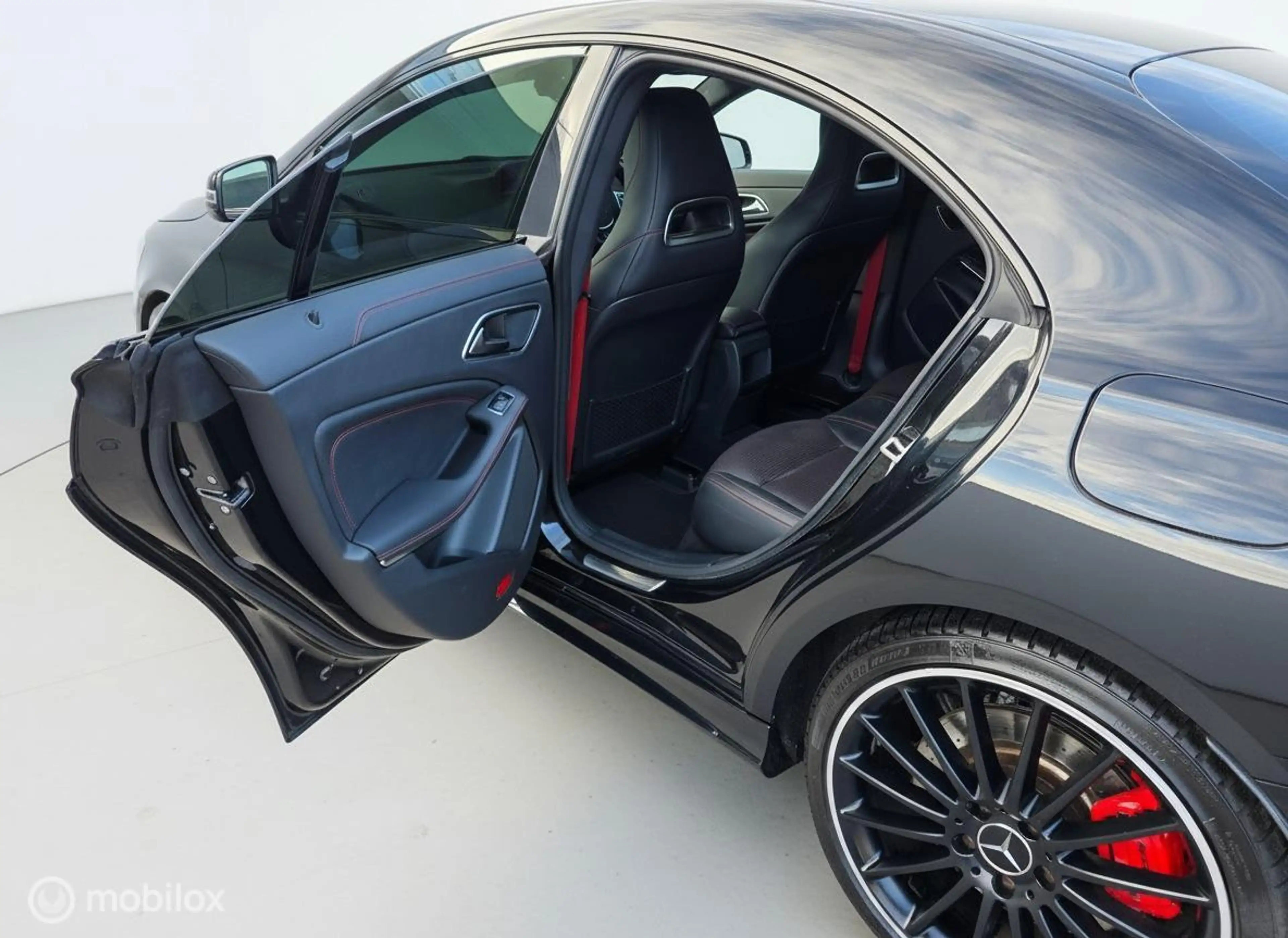 Mercedes-Benz CLA 45 AMG 4MATIC — photo 13