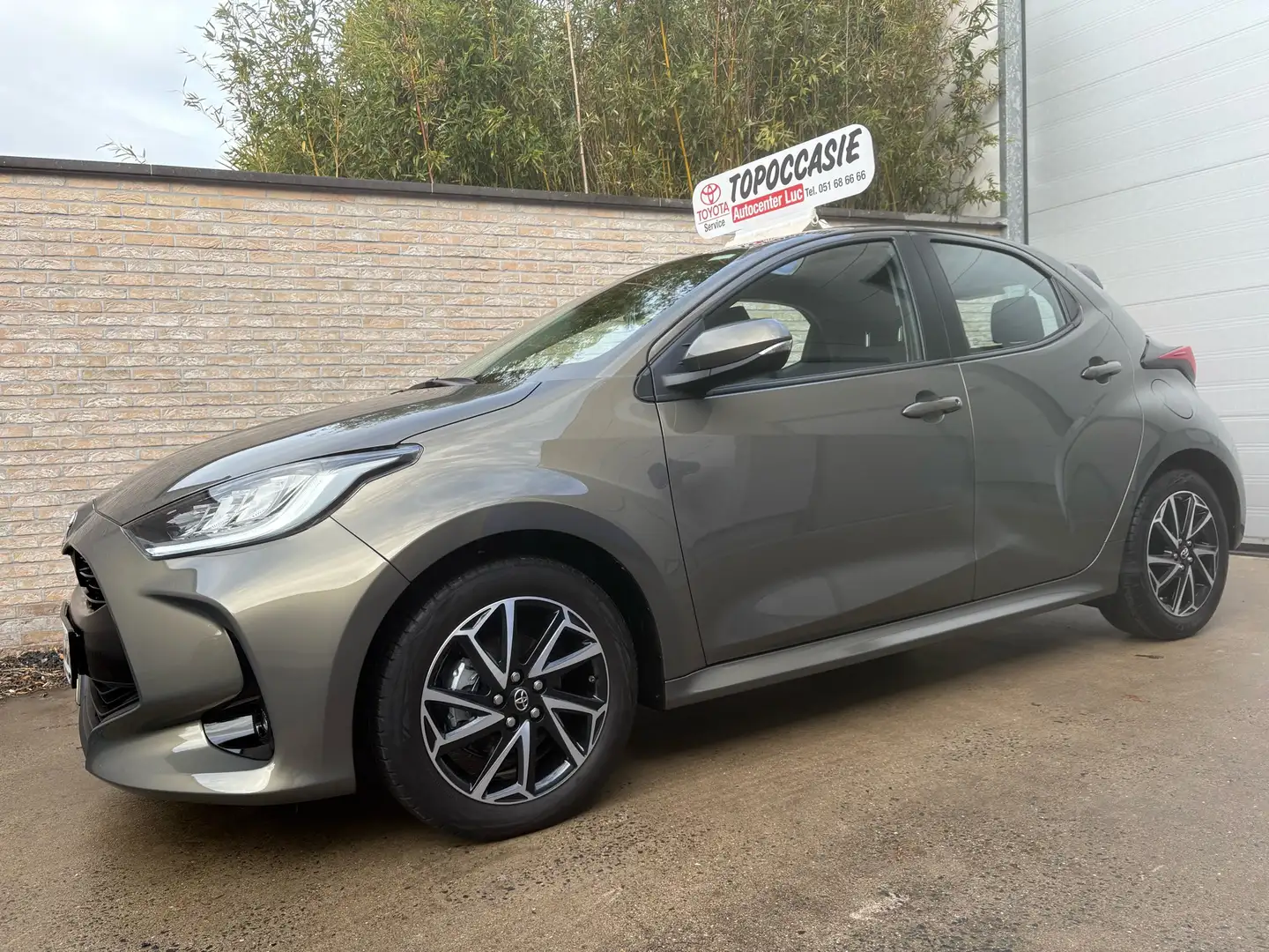 Toyota Yaris 1.5i Dual VVT-i / ICONIC / FULL OPTION / 24800KM ! Beige - 1