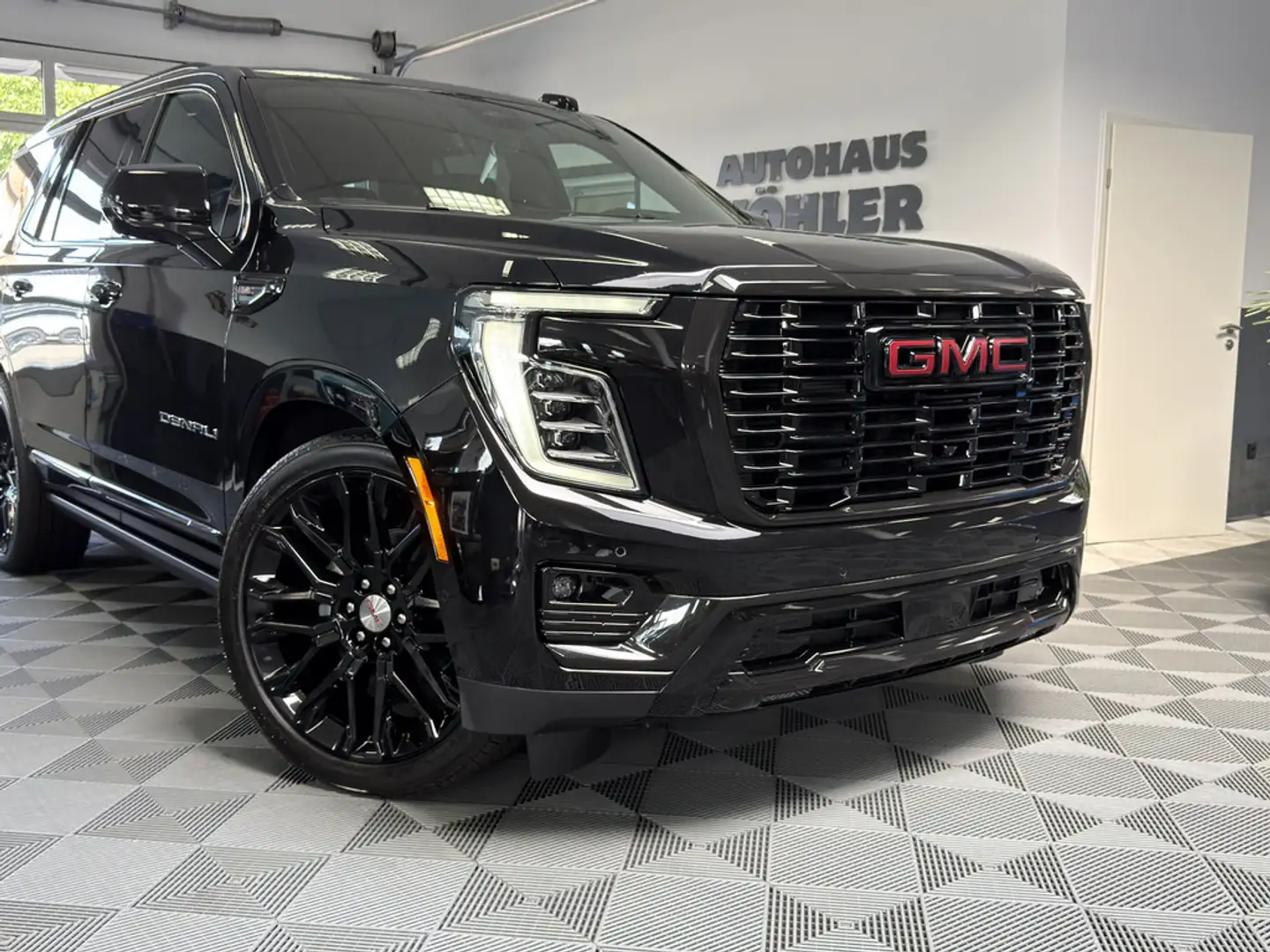 GMC Yukon Denali 2026 Facelift 24"Monitore BLACK LINE Schwarz - 2