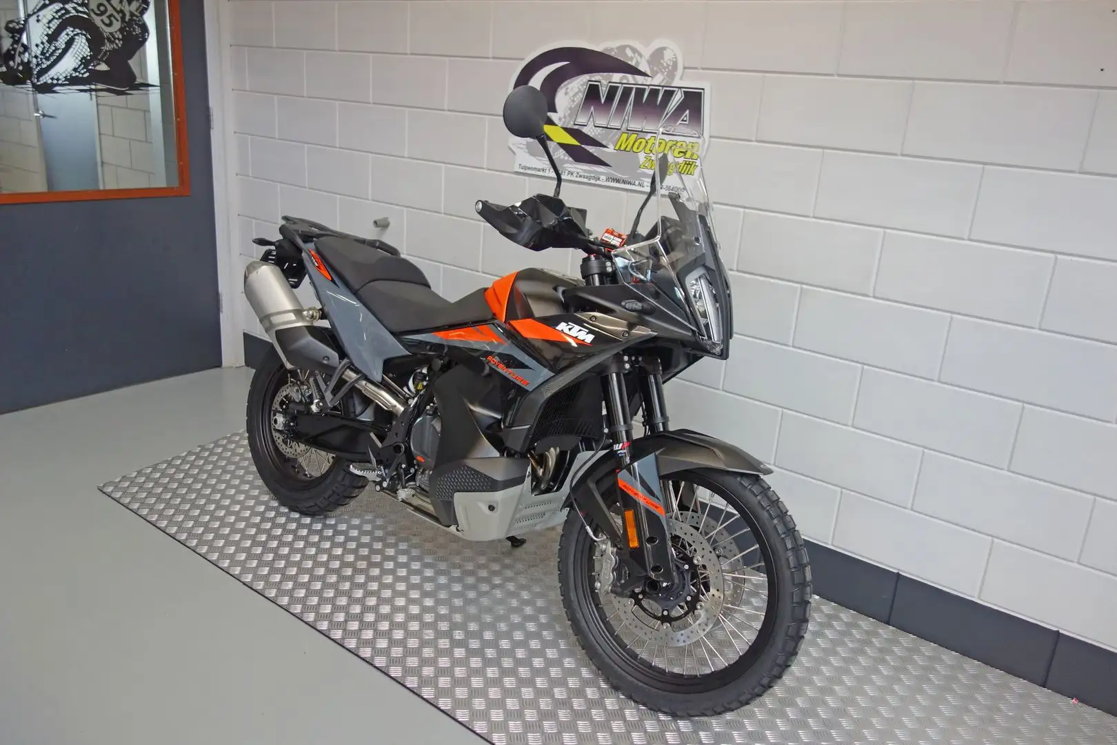 KTM 890 Adventure Zwart - 2