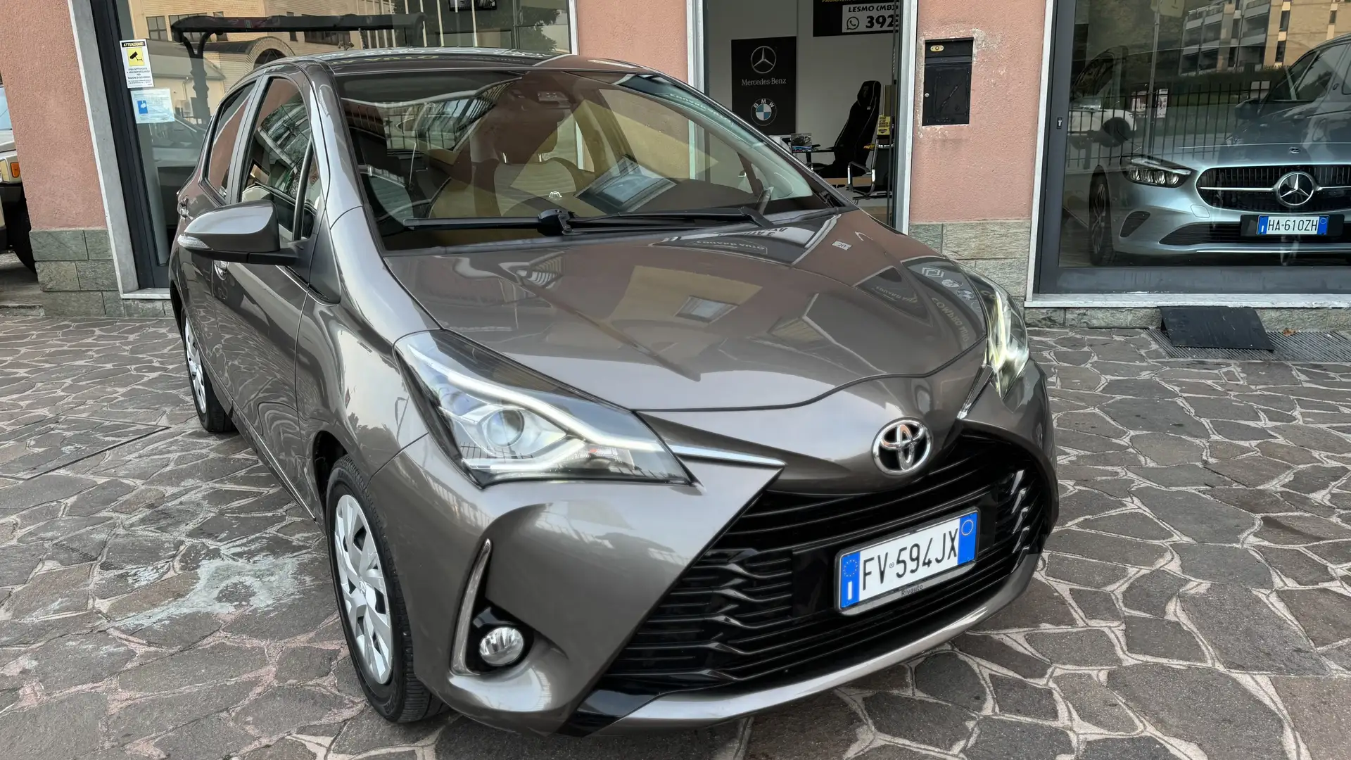 Toyota Yaris 5p 1.0 Lounge  navi  camera garanzia toyota Gris - 1