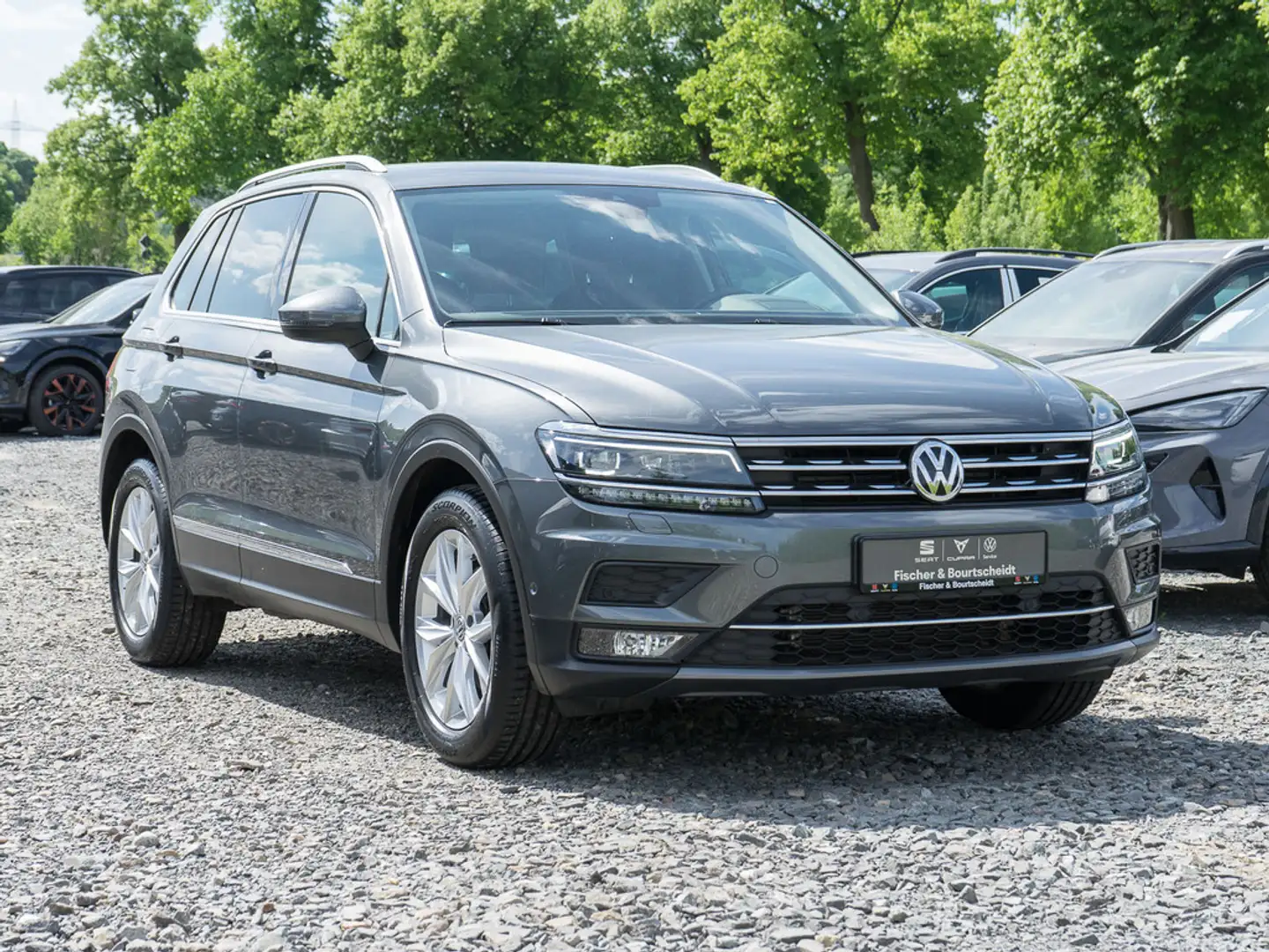 Volkswagen Tiguan 1.5 TSI Highline -T NAVI AHK HUD KAMER Grau - 2