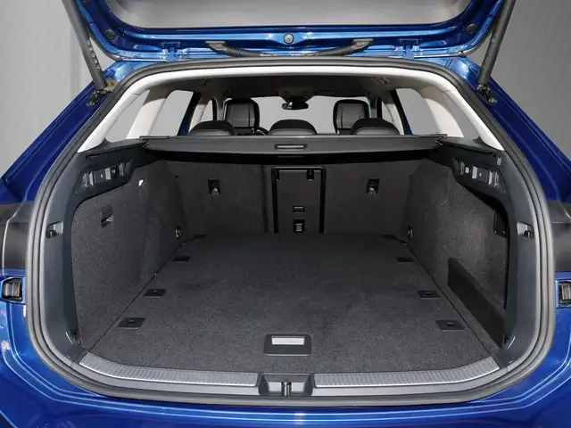 Volkswagen Passat view 8