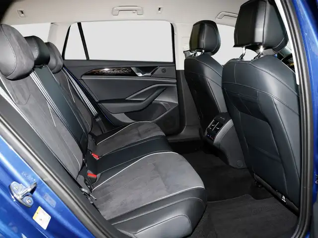 Volkswagen Passat view 12