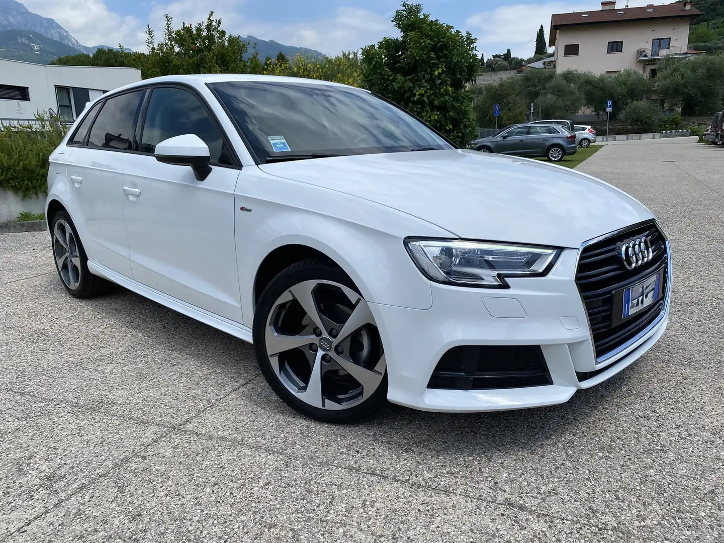 Audi A3 Sportback 30 tdi 116cv s-tronic rata di € 247.- Bianco - 1