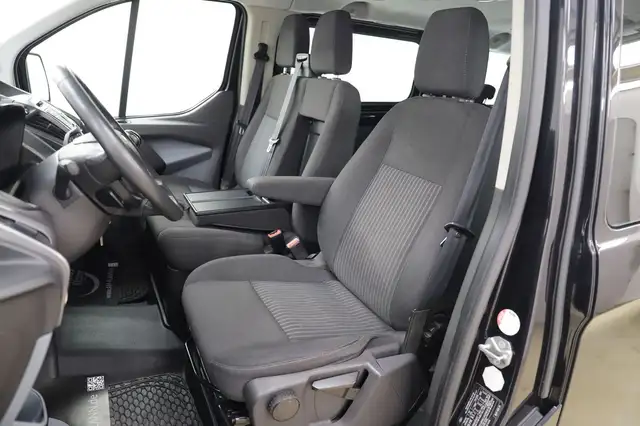 Ford Tourneo Custom view 9