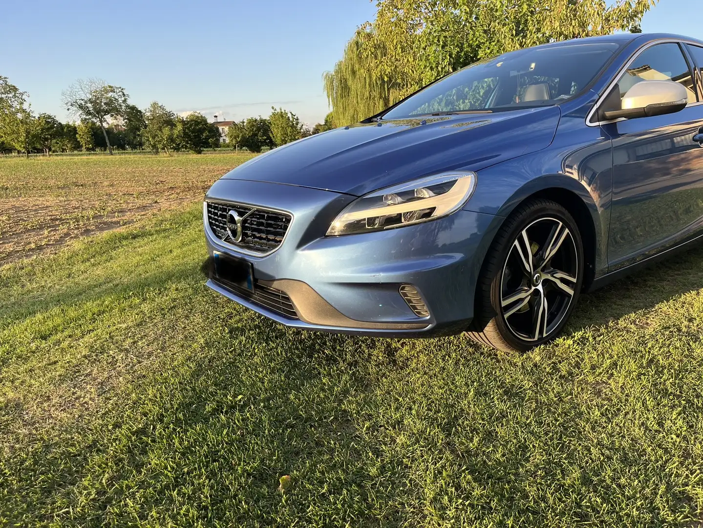 Volvo V40 2.0 t2 R-design my19 - 2