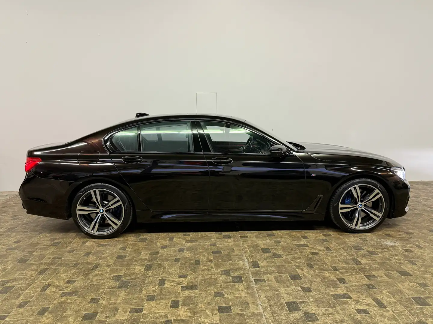 BMW 750 750 d xDrive M-Sport, Laser, Luft, HUD, 360° - 1