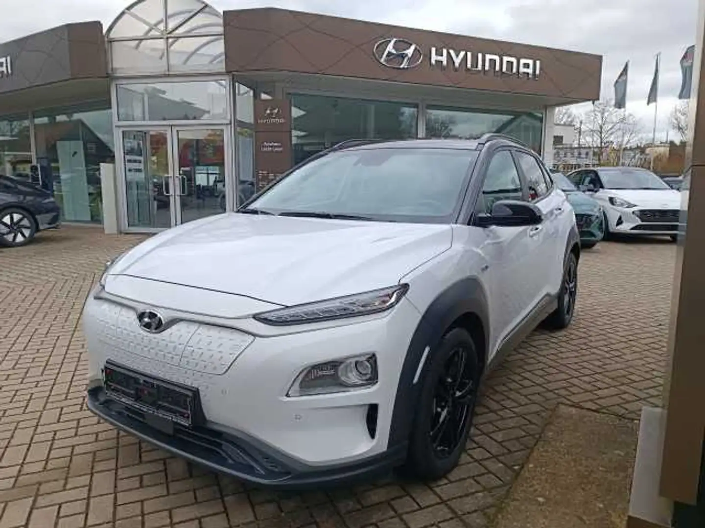 Hyundai KONA Elektro STYLE Teilleder Navi Assist. Dachl. Noir - 2