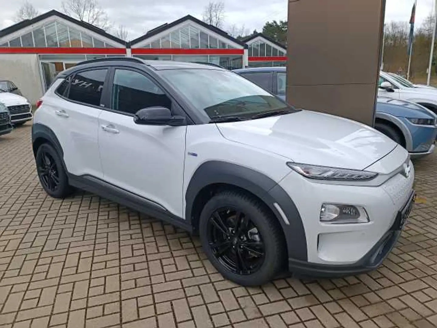 Hyundai KONA Elektro STYLE Teilleder Navi Assist. Dachl. Noir - 1