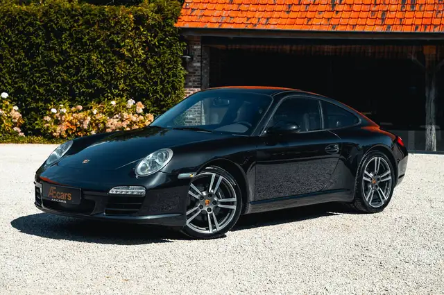 Porsche 997 view 3