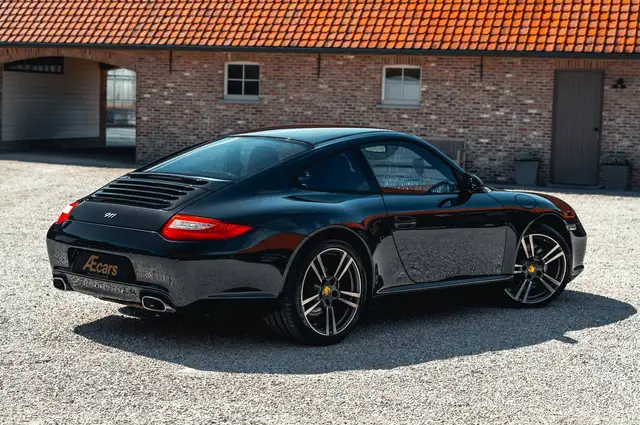 Porsche 997 view 4