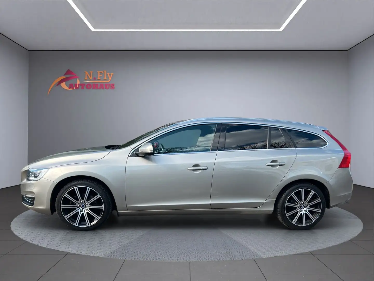 Volvo V60 2.0 CNG Summum Leder*Navi*SD*BLIS*ACC*Spur*M Grau - 2