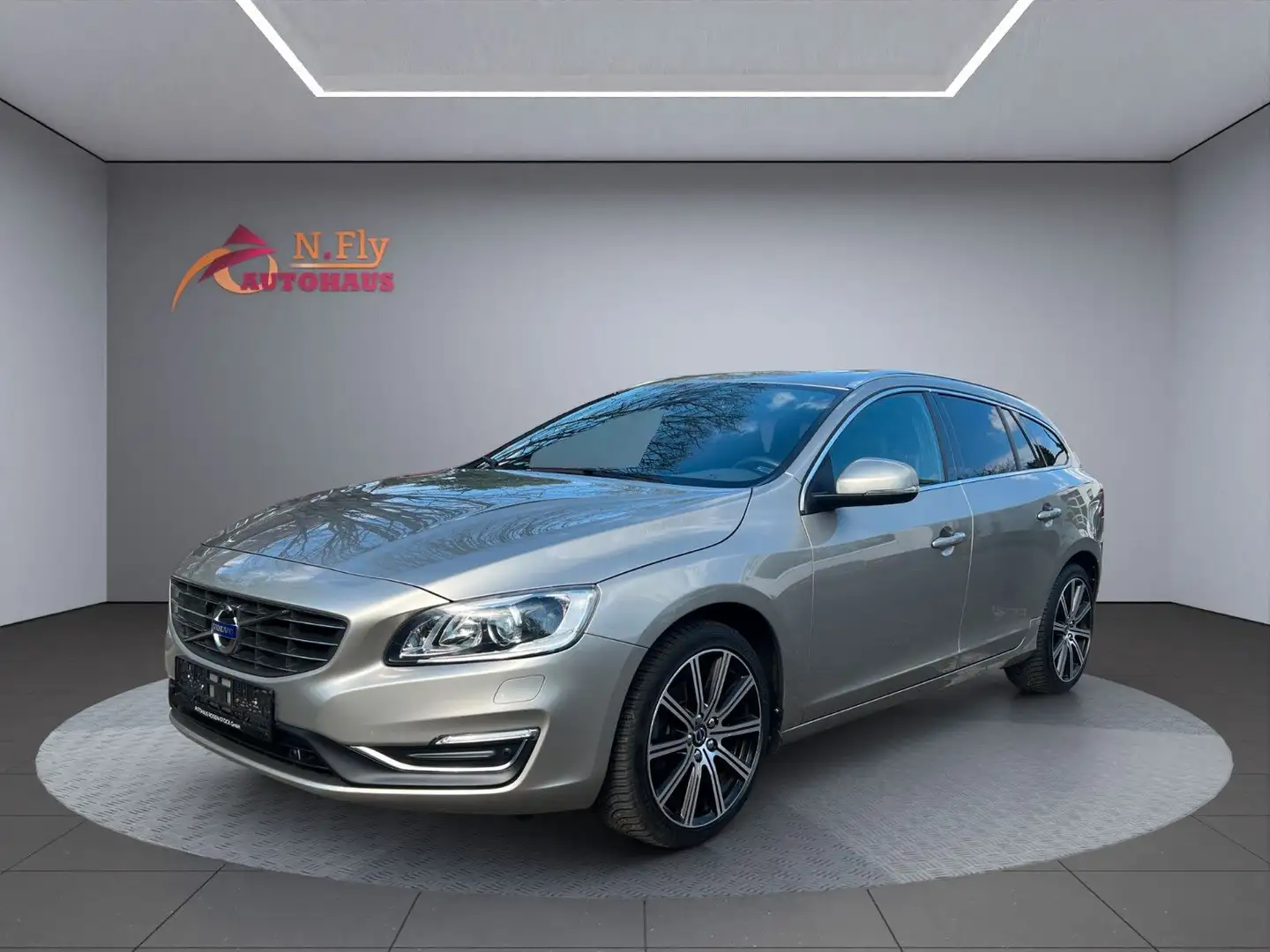 Volvo V60 2.0 CNG Summum Leder*Navi*SD*BLIS*ACC*Spur*M Grau - 1