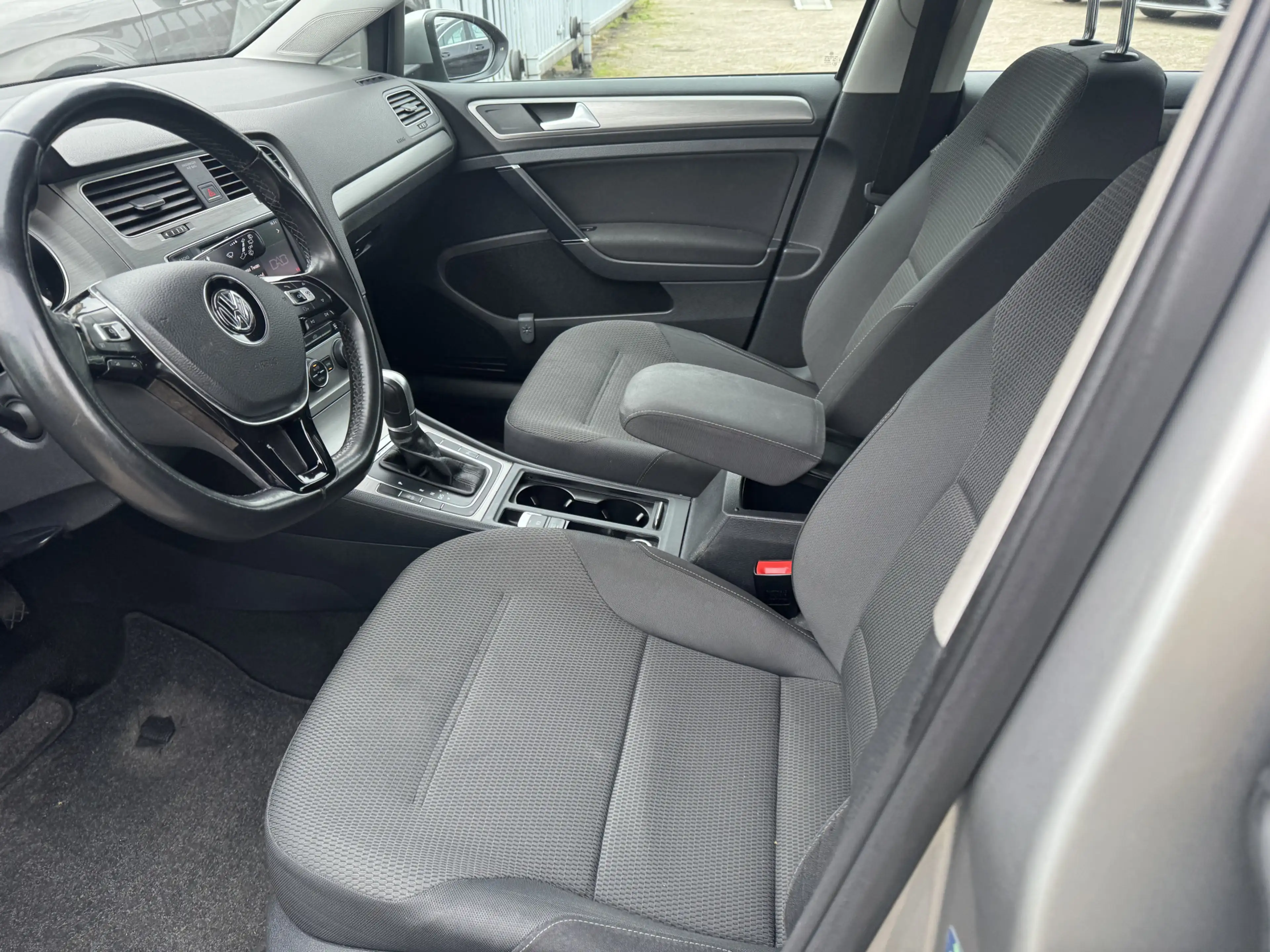 Volkswagen Golf 1.0 TSI Comfortline — photo 8