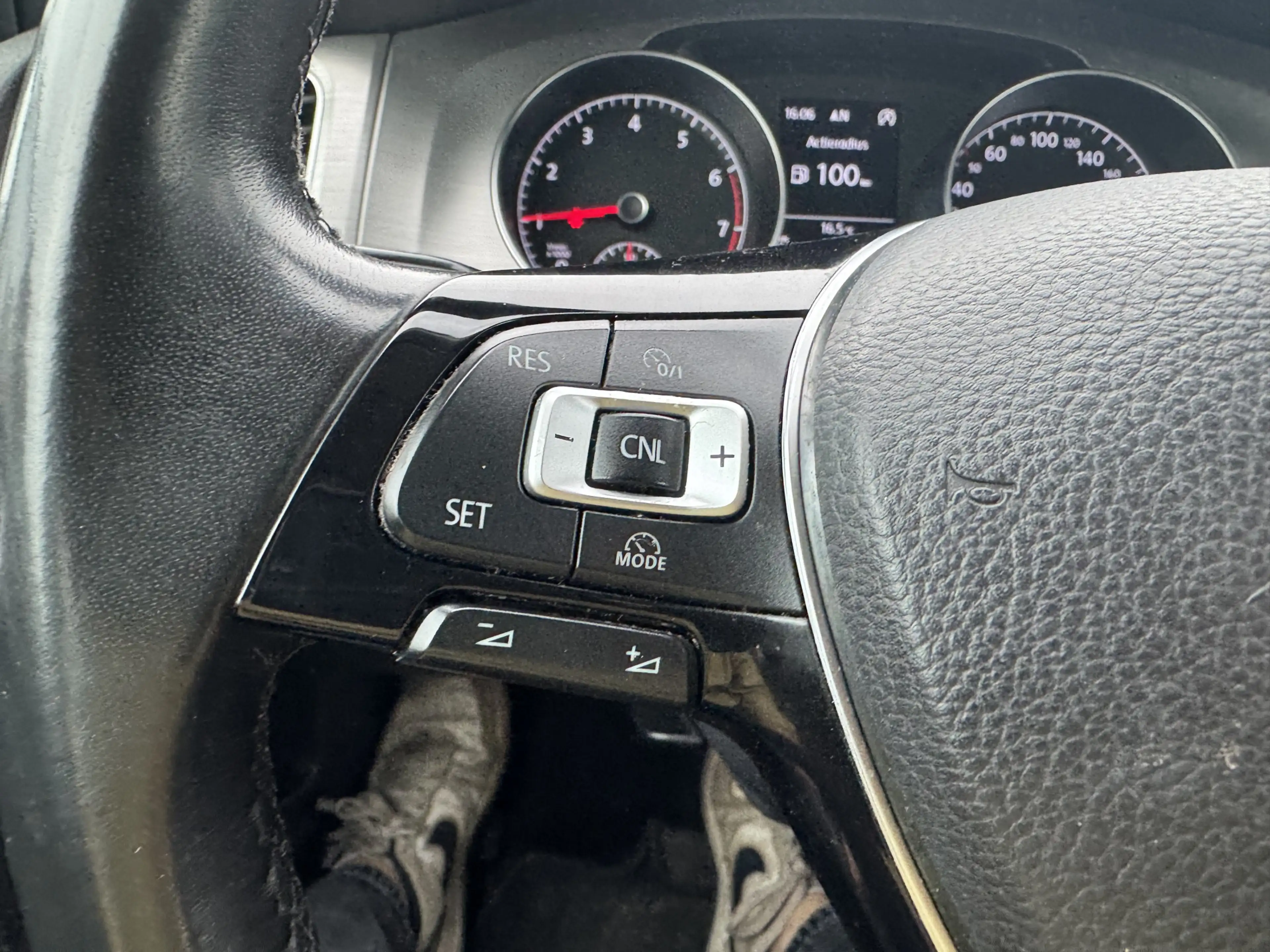 Volkswagen Golf 1.0 TSI Comfortline — photo 15