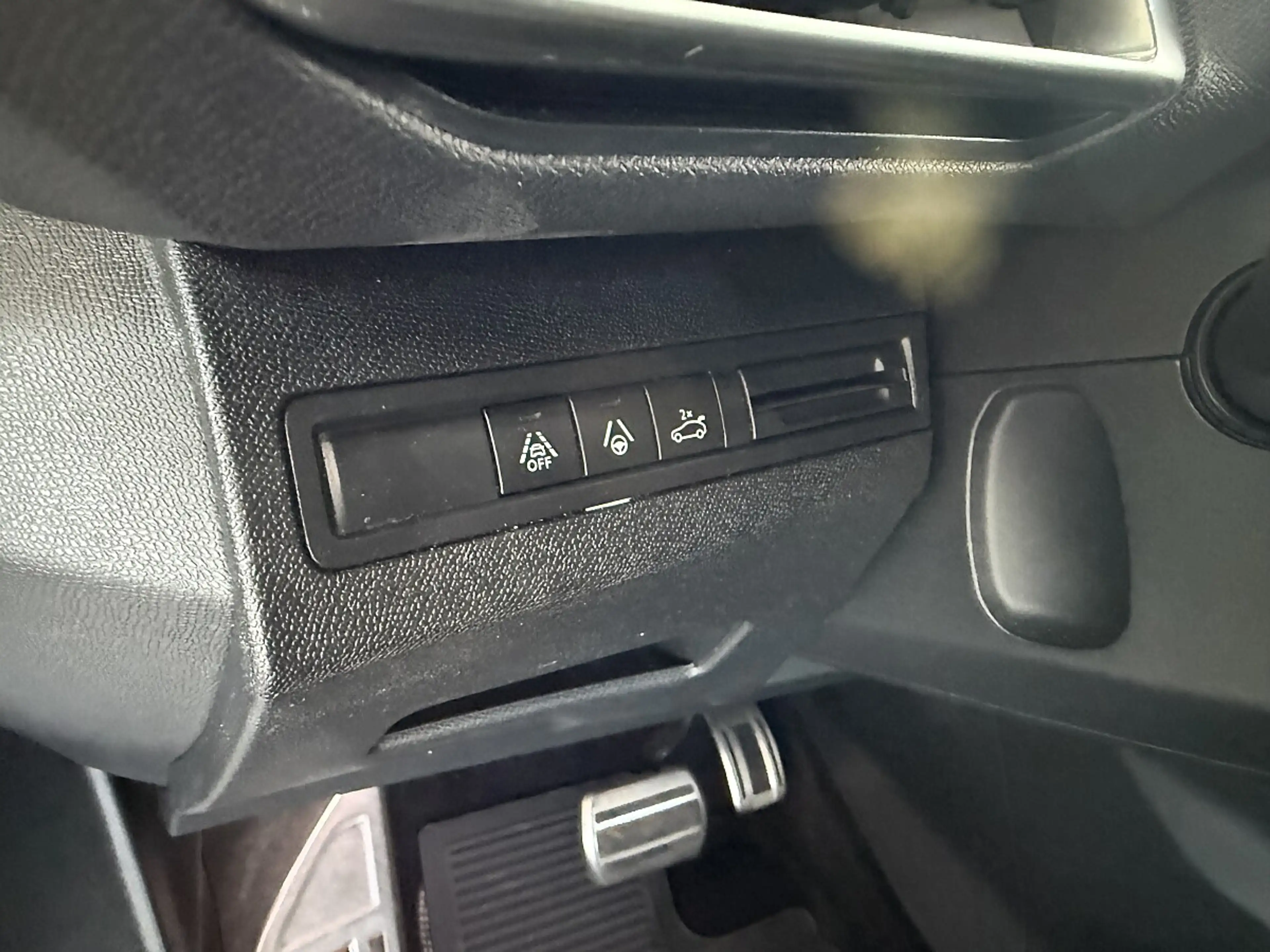 Peugeot 5008 BlueHDI 130 EAT8 GT — photo 13