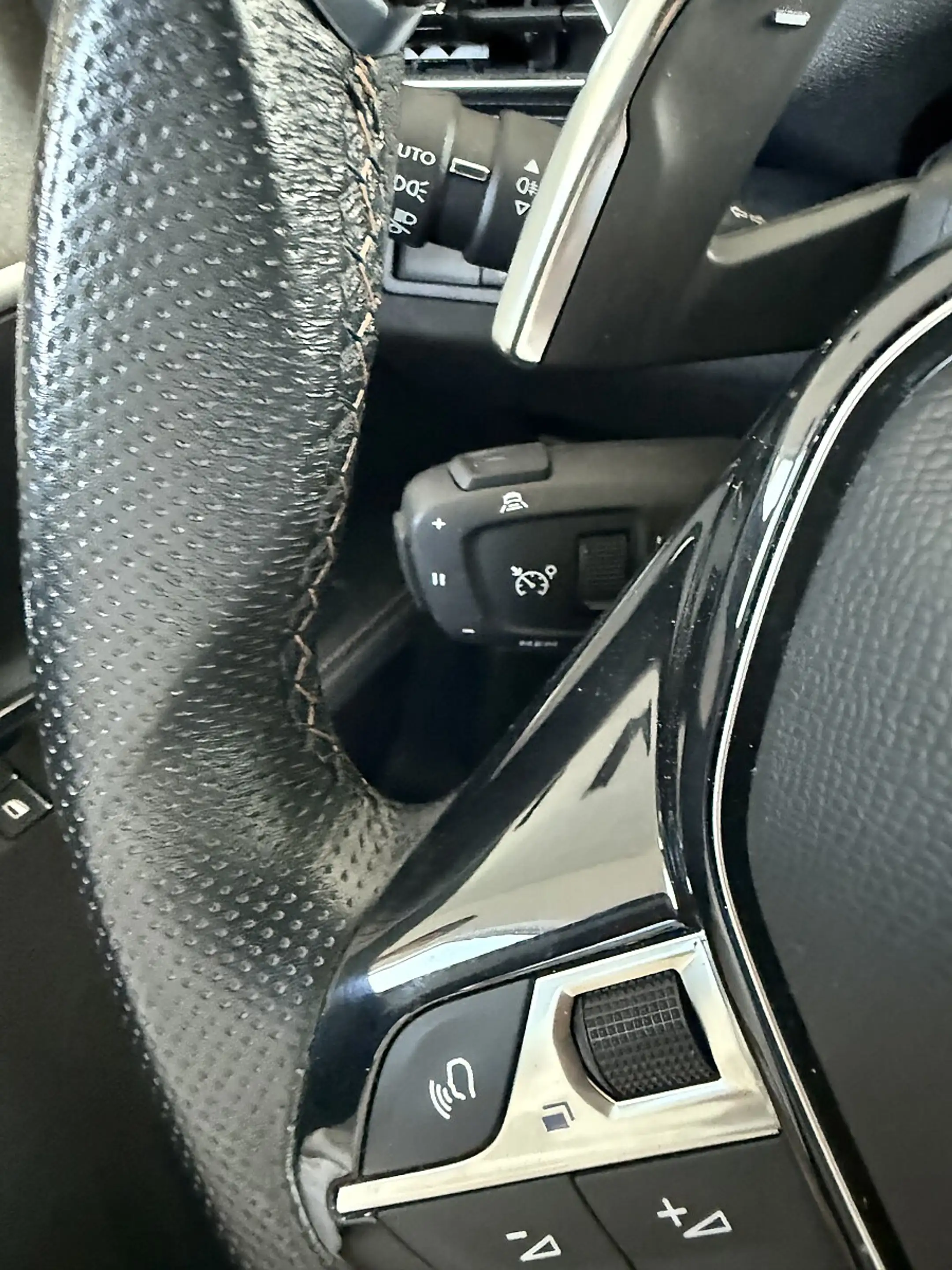 Peugeot 5008 BlueHDI 130 EAT8 GT — photo 14
