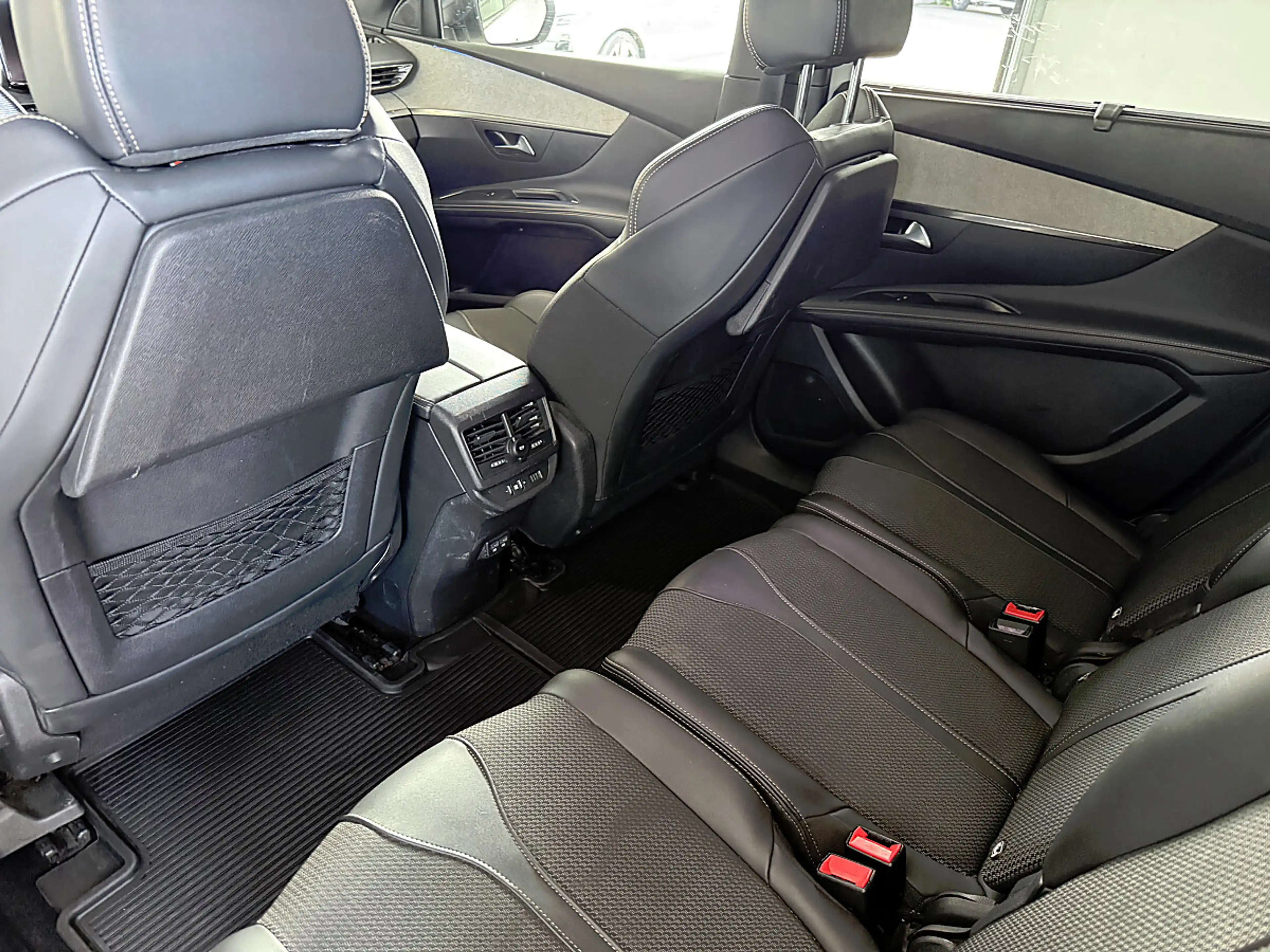 Peugeot 5008 BlueHDI 130 EAT8 GT — photo 10