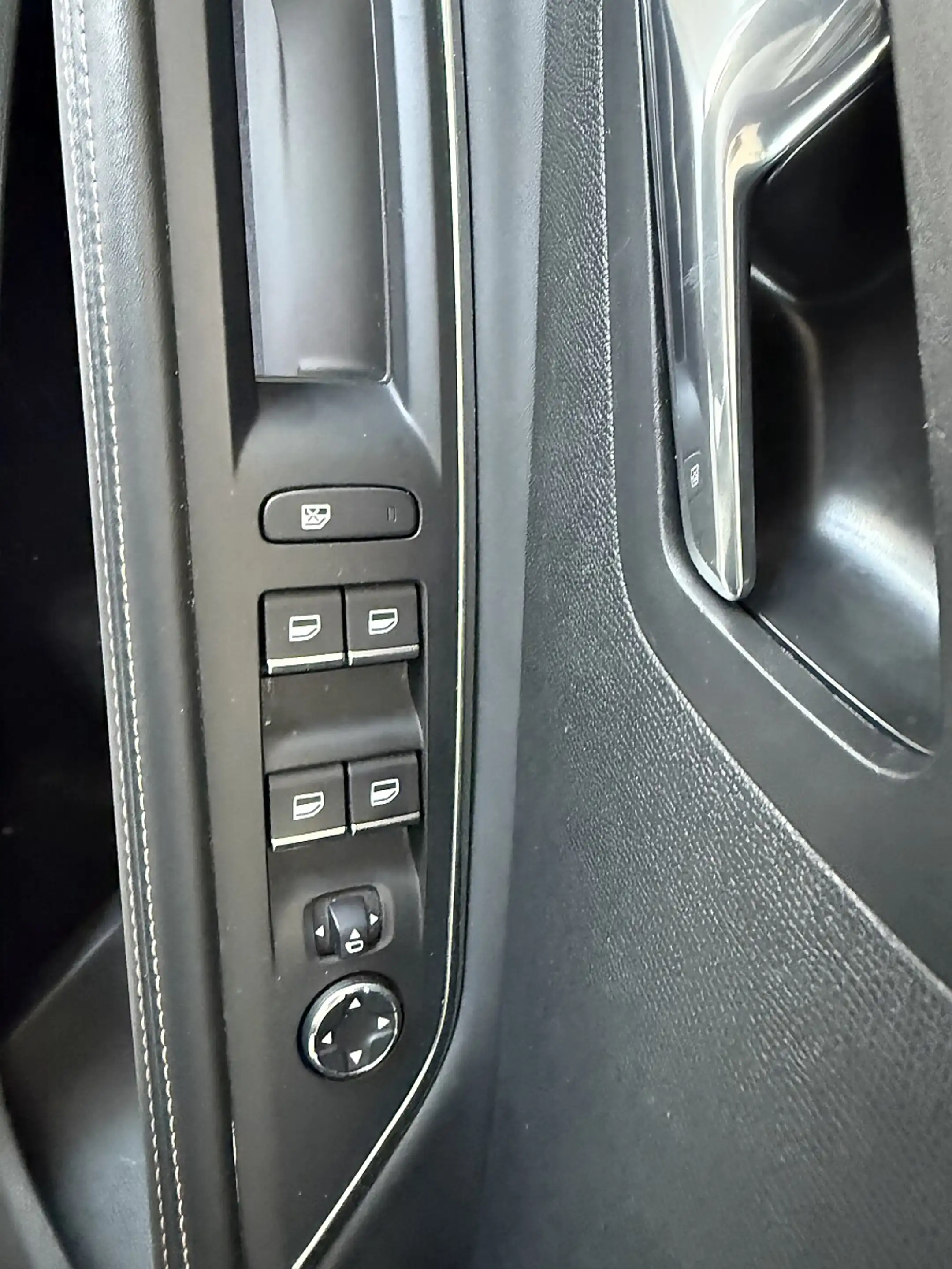 Peugeot 5008 BlueHDI 130 EAT8 GT — photo 12