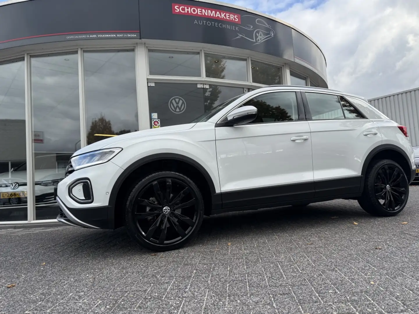 Volkswagen T-Roc 1.5 TSI Life Wit - 1