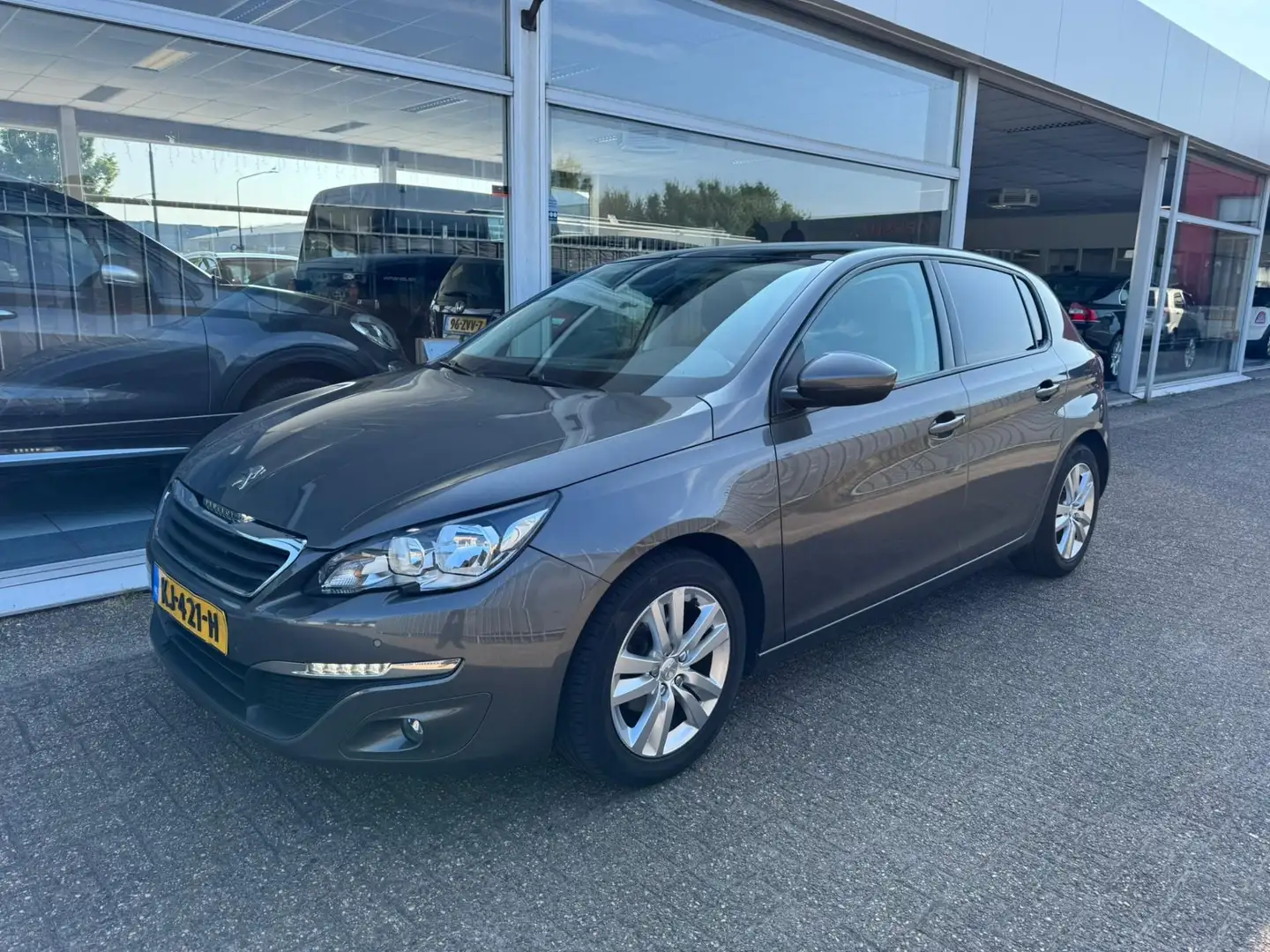 Peugeot 308 1.2 PureTech Blue Lease Executive | Airco | Panora Gris - 1