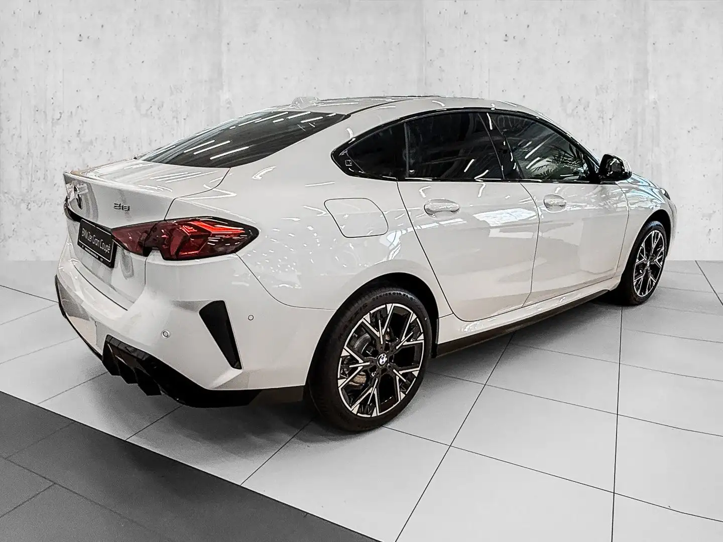 BMW 216 M Sport PANO RFK NAVI LED PDC V+H DAB Klima Wit - 2