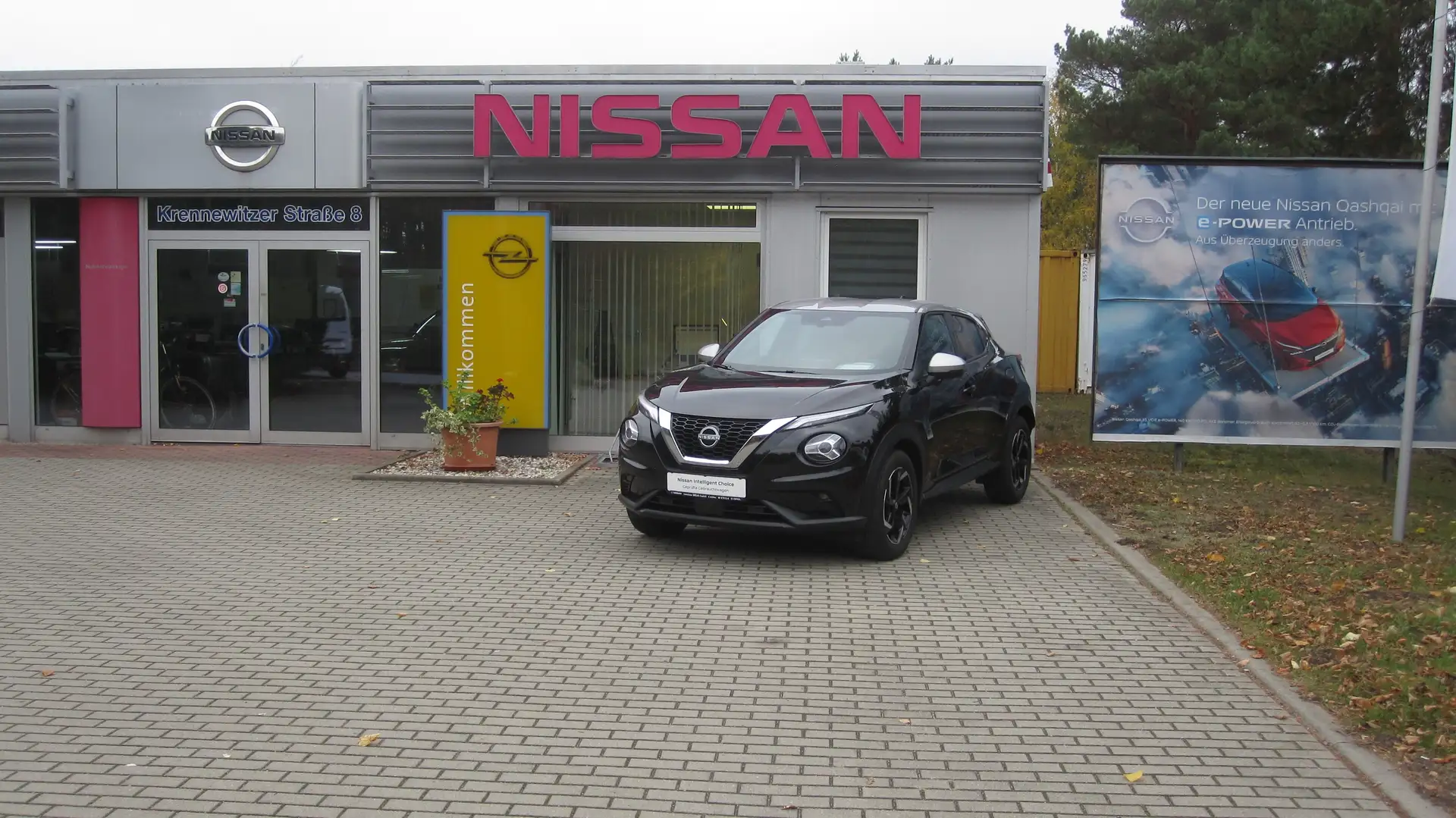 Nissan Juke 1.0 DIG-T N-Connecta Schwarz - 2