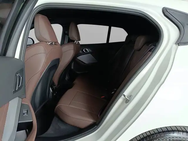 BMW 1 Series view 9