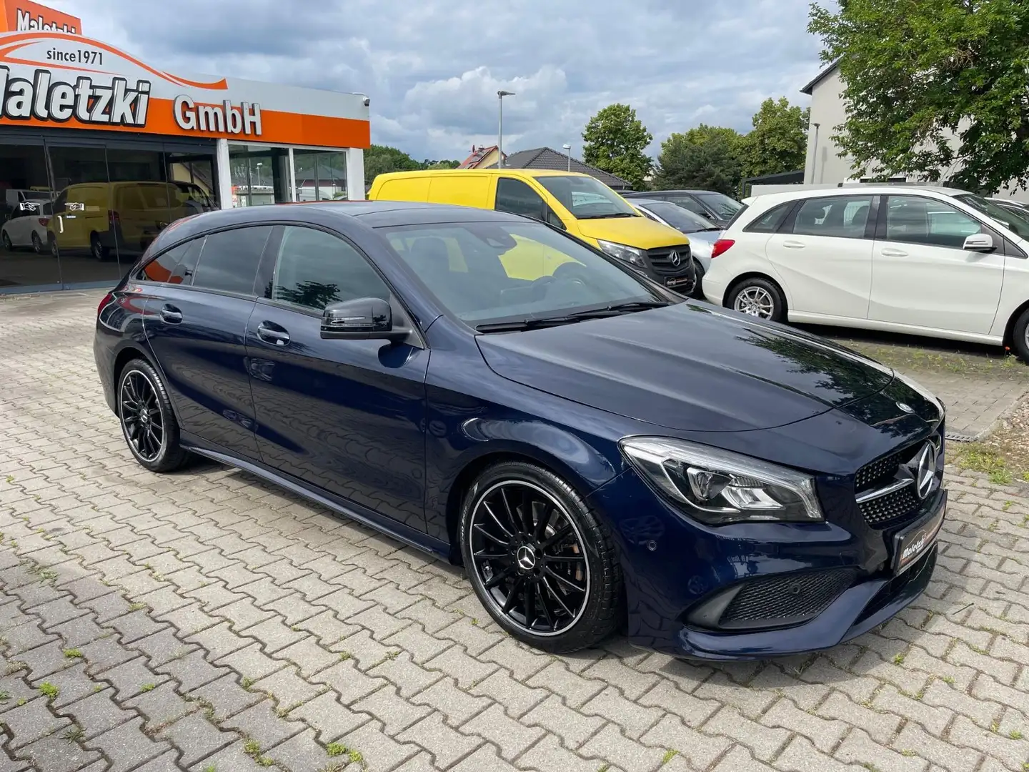 Mercedes-Benz CLA 250 CGI Shooting Brake AMG*Pano*HarmanKardon Modrá - 2