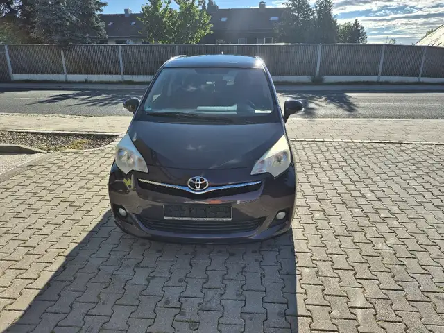 Toyota Verso-S Club