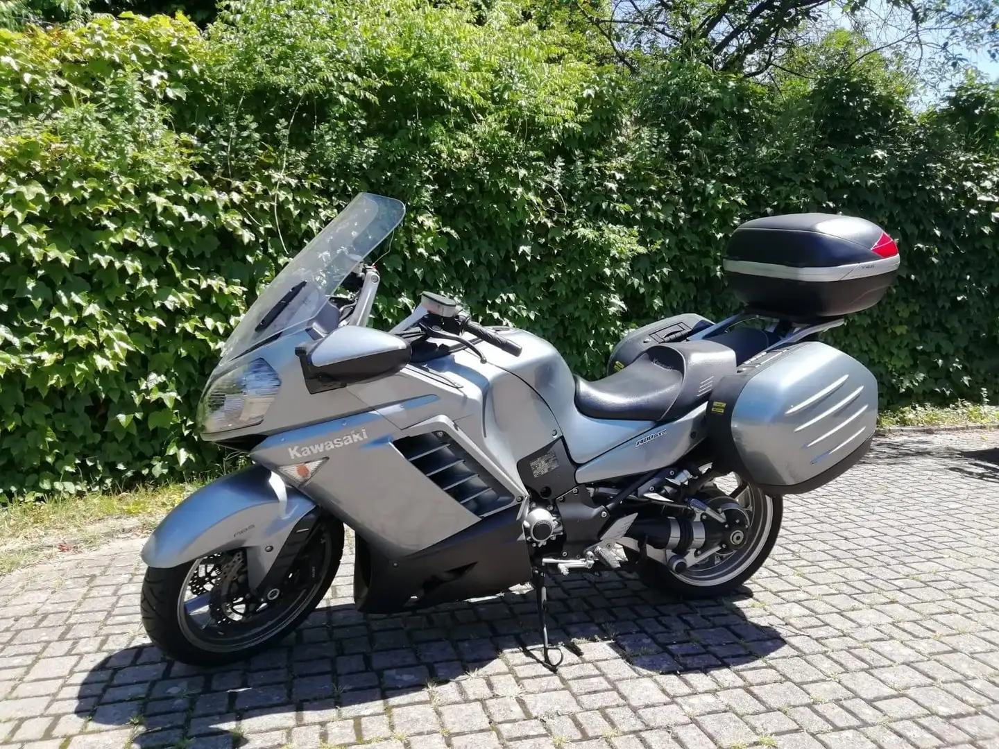 Kawasaki GTR 1400 Argent - 2