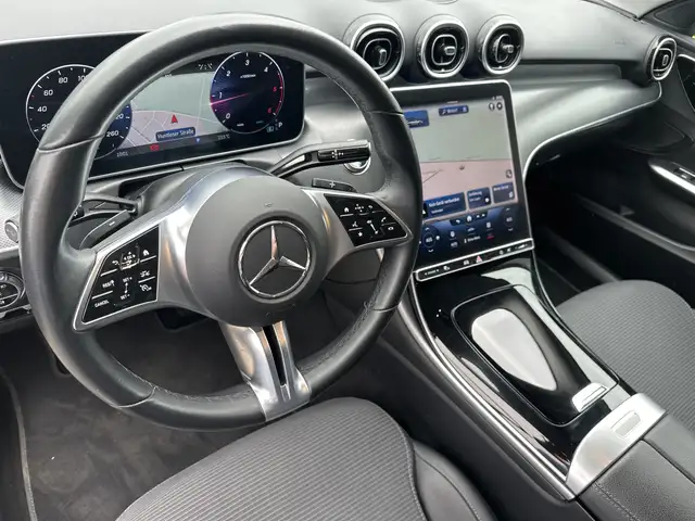 Mercedes-Benz 220 view 10