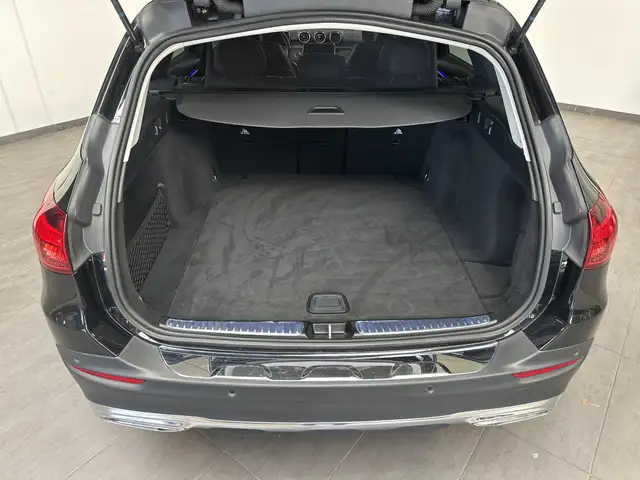 Mercedes-Benz 220 view 6
