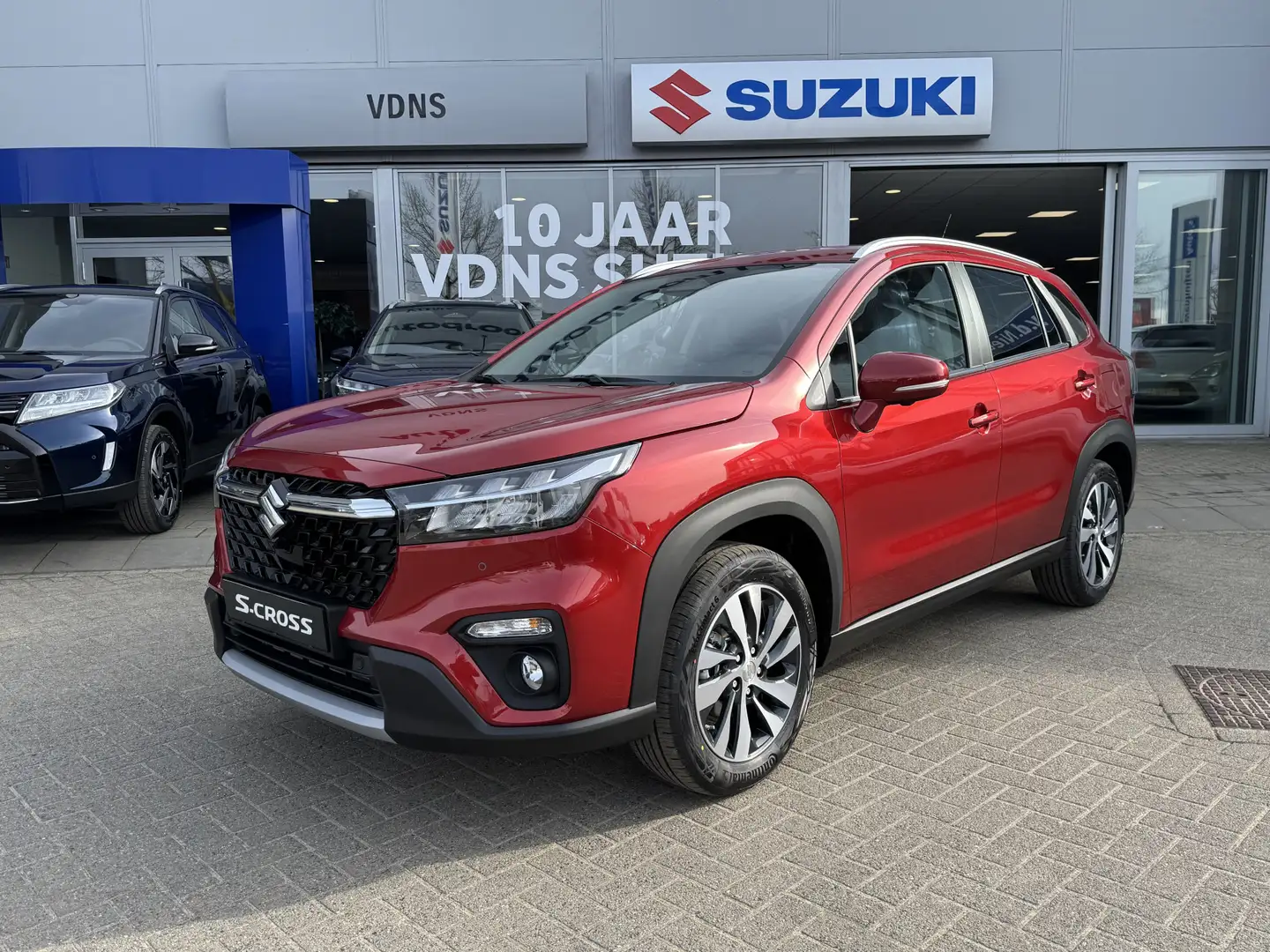 Suzuki S-Cross 1.4 Boosterjet Style Smart Hybrid Direct uit voorr Rood - 1