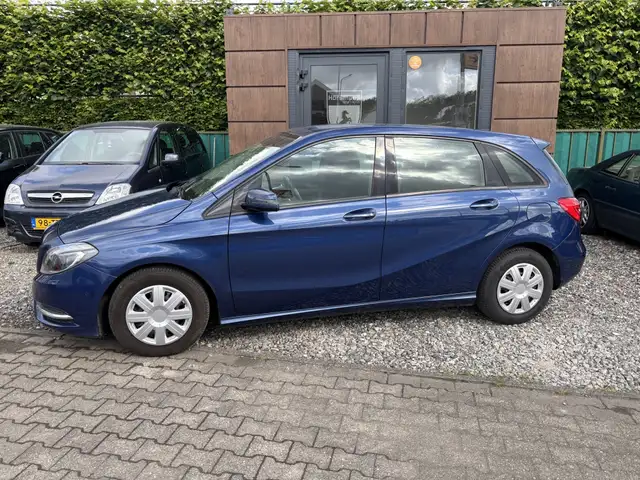 Mercedes-Benz B-Class view 3