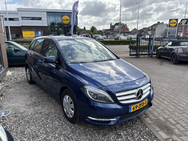 Mercedes-Benz B-Class view 2
