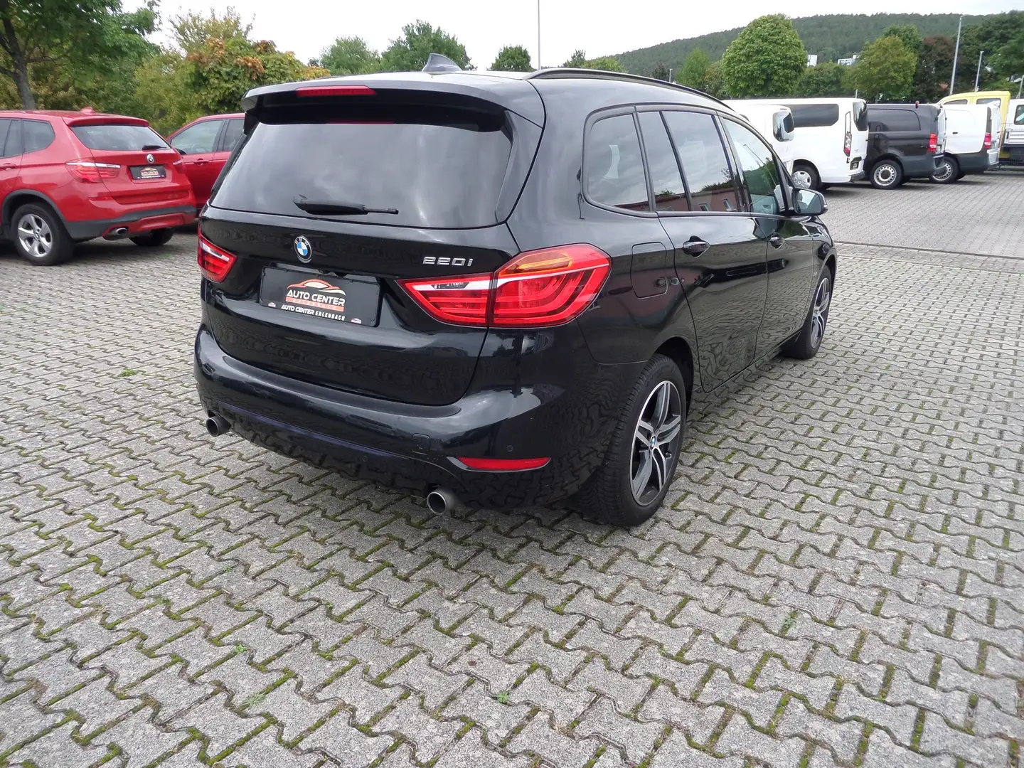 BMW 220 i GT Sport Line+1.H+Autom+7Sitz+Tempo+Cam+Navi+LED Schwarz - 2