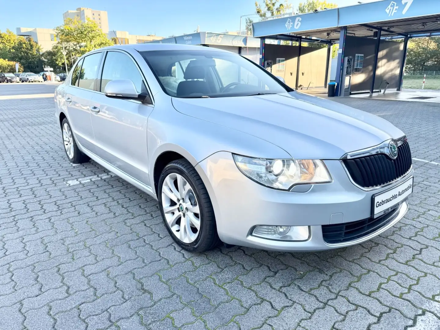 Skoda Superb Ambition,Xenon,Navi,Sitzheizung,PDC Silber - 2