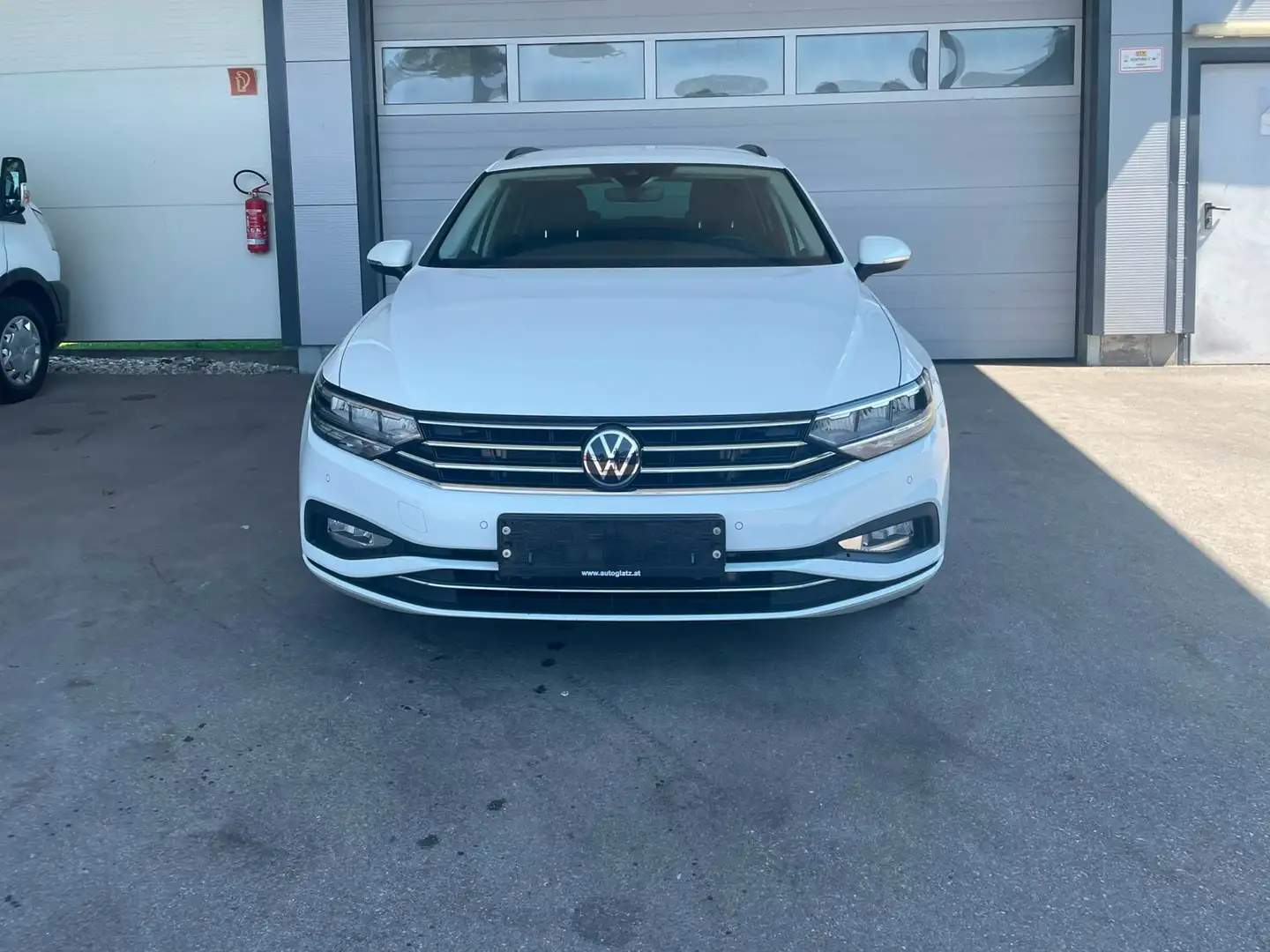 Volkswagen Passat Variant Business 2,0TDI DSG LED/NAVI/ASSISTENTEN/IQ.DRIVE Weiß - 1