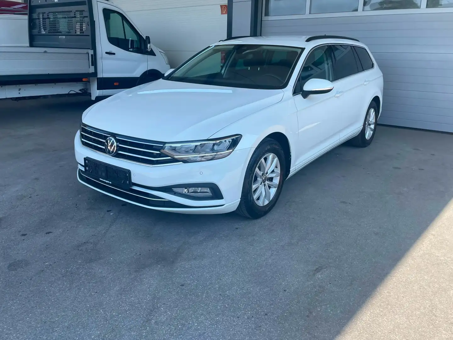 Volkswagen Passat Variant Business 2,0TDI DSG LED/NAVI/ASSISTENTEN/IQ.DRIVE Weiß - 2