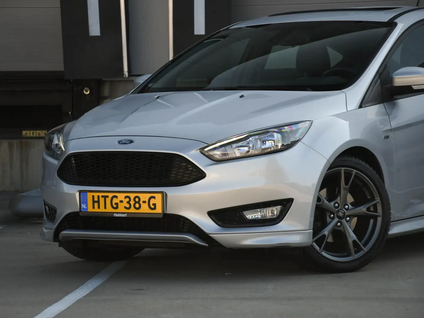 Ford Focus ST-Line 1.5 EcoBoost 150pk SCHUIF/KANTELDAK | 17'' Grijs - 2