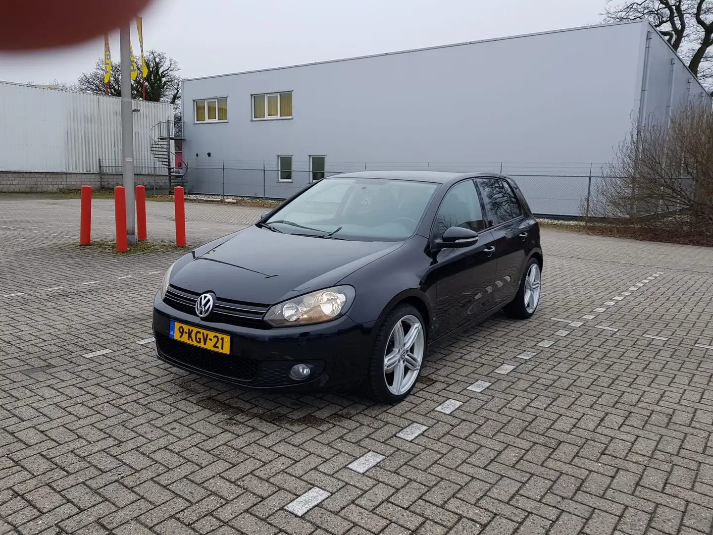 Volkswagen Golf 1.6 Trendline Zwart - 1