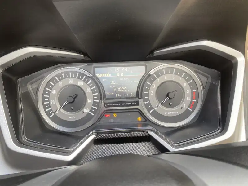 Honda Forza 300 - foto 3