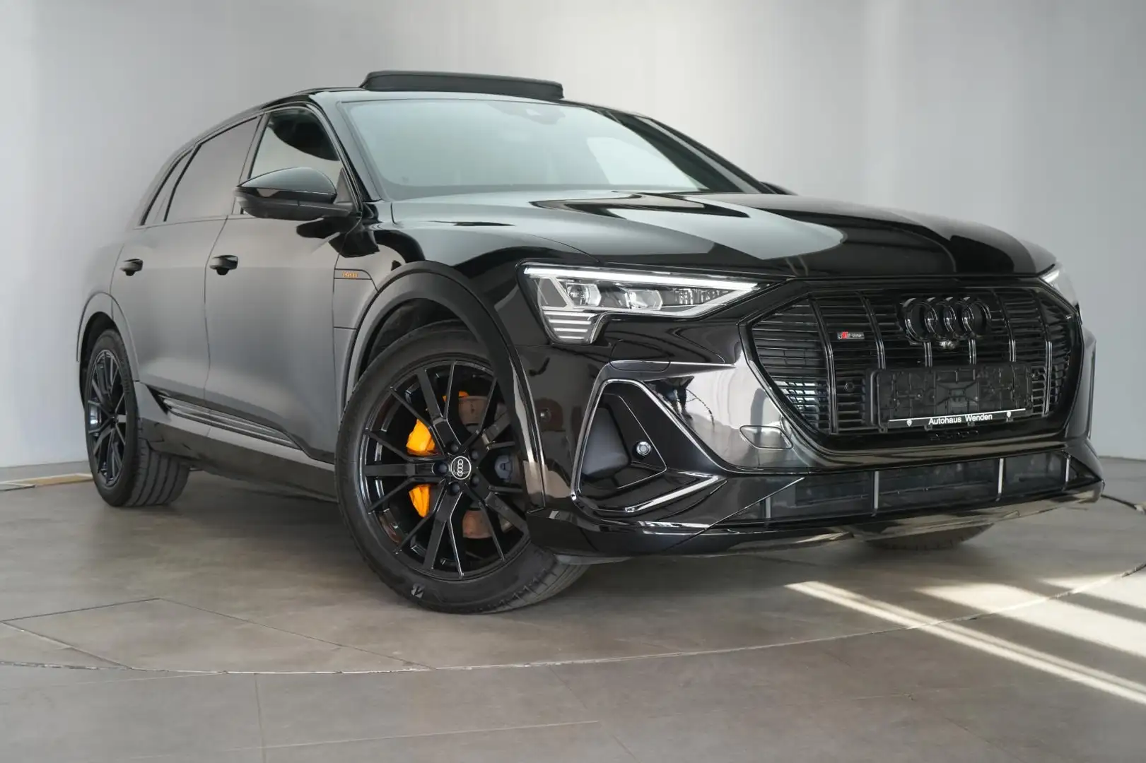 AUDI E-tron