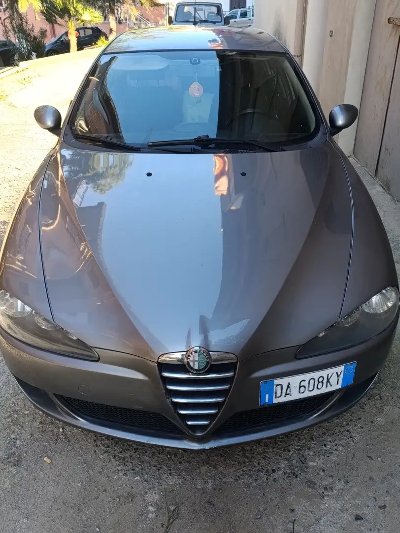Alfa Romeo 147 1.9 JTD 8V M-Jet DPF Distinctive - 1