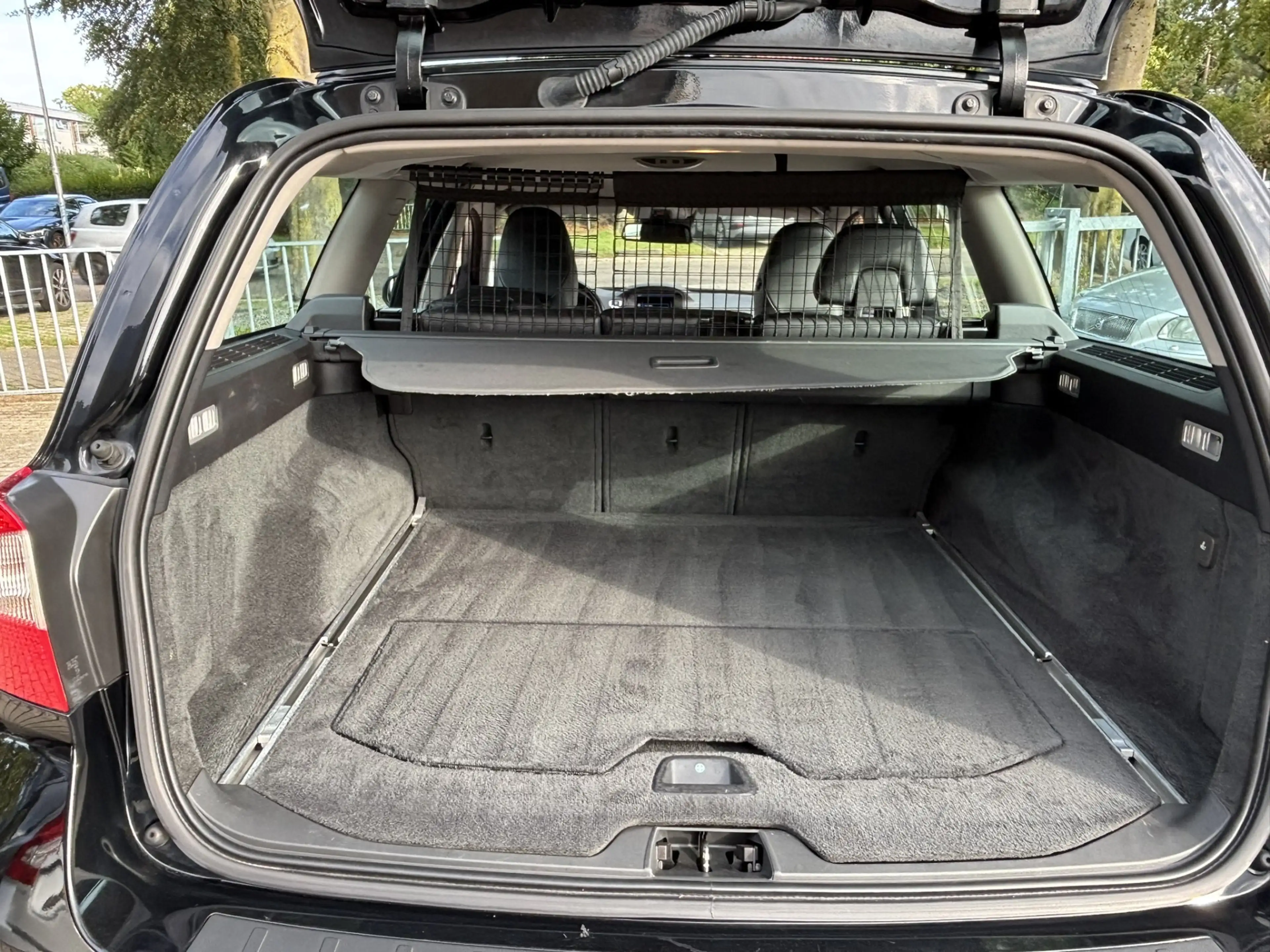 Volvo V70 2.5T 231pk Momentum Model 12 Xenon — photo 12