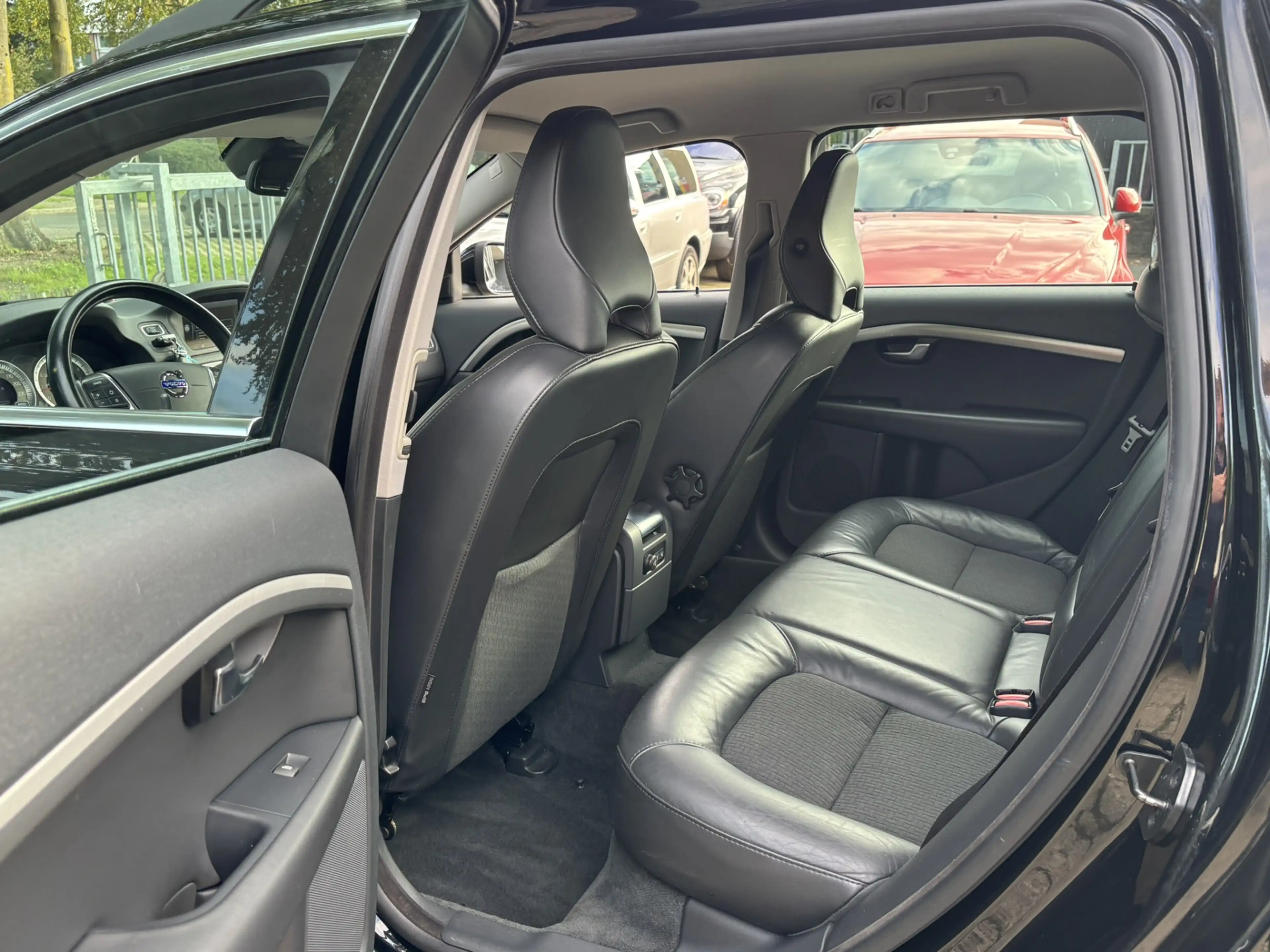 Volvo V70 2.5T 231pk Momentum Model 12 Xenon — photo 7